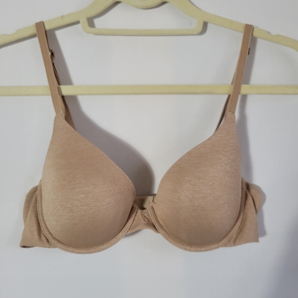 34B Victoria's secret bra